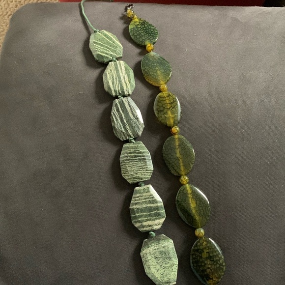 Green stone necklaces - Picture 3 of 3
